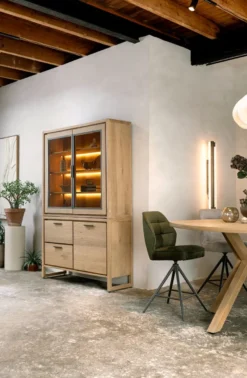 Nystead, buffet 140 cm. - 1-deur + 2-glasdeuren + 2-laden (+ LED)